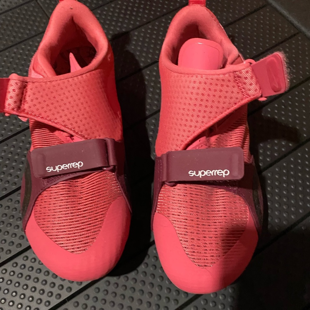 **NEW**. Nike Superrep size 8.5 - Pink